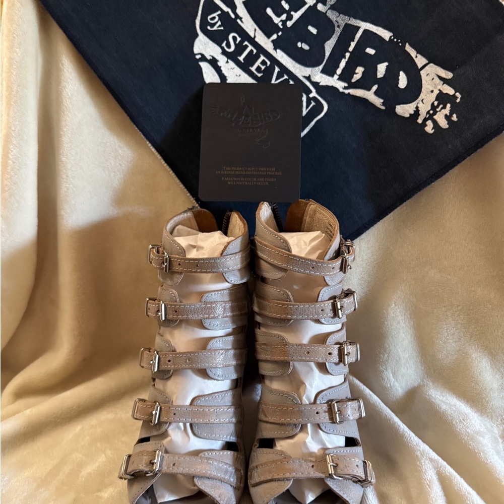 “Smoke” FREEBIRD topaz Sandals